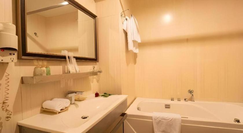 The White Hotel 8A Thai Van Lung Ho Şi Min Dış mekan fotoğraf